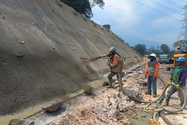 Concreto lanzado en taludes — fotografía del portafolio de Soiling